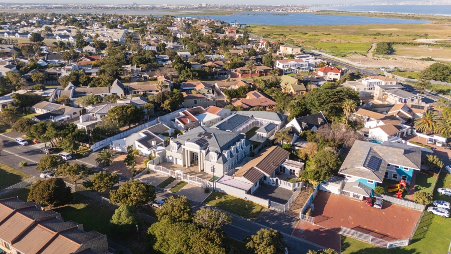 7 Bedroom Property for Sale in Flamingo Vlei Western Cape